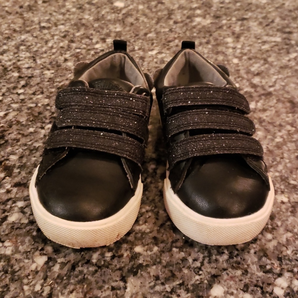 Oshkosh Kids Size 6 Sneakers